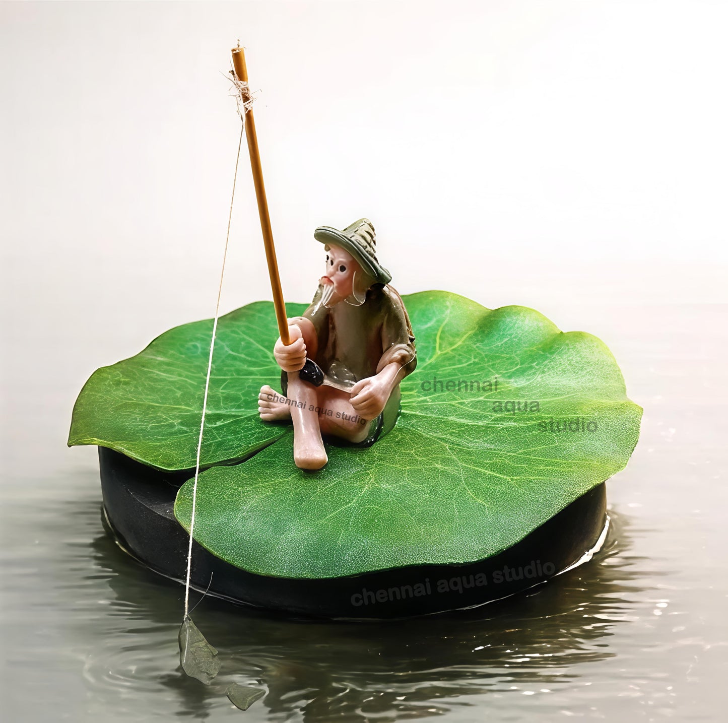 Floating Mini Fisherman Aquarium Decoration – Cute Simulation Ornament for Fish Tank Décor